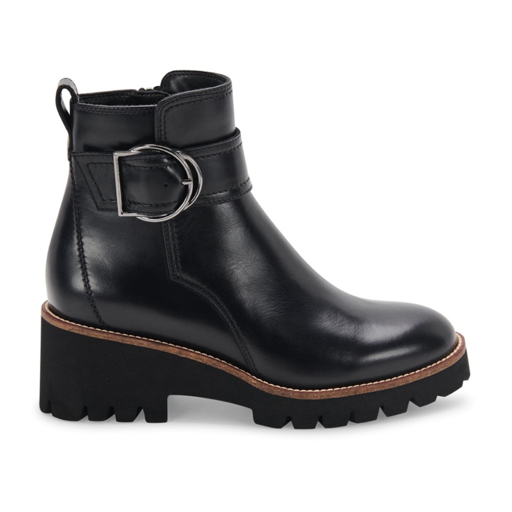 In like new condition, Black Blondo Waterproof Dagger Bootie size 9